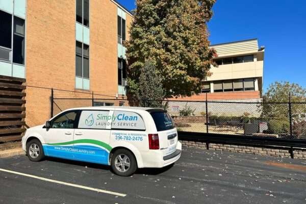 laundry pickup and delivery service